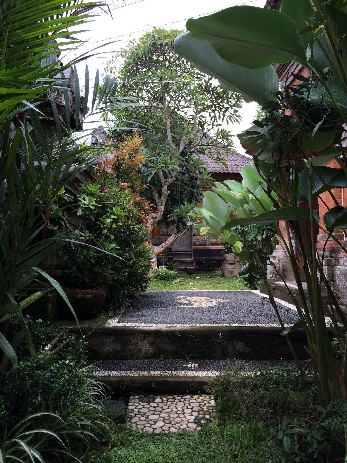 Uma Dewi Pensión Ubud Exterior foto